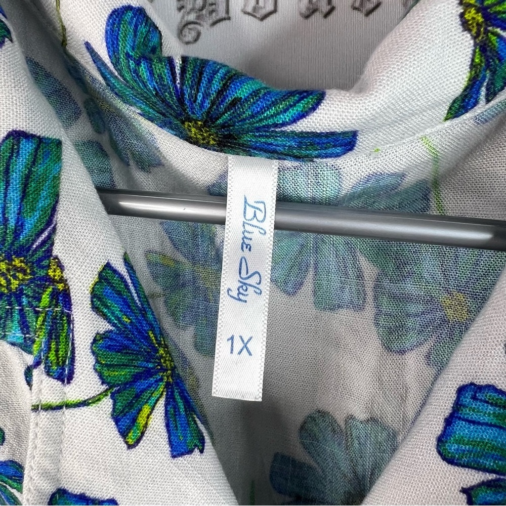 Blue Sky tank top linen and bamboo Floral Button-Up Blouse - Blue and White - Picture 9 of 12